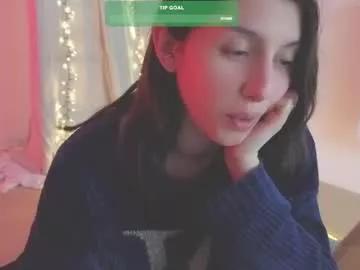 Discover our girls online shows and discover the company of countless livestreamers, with stunning shapes, sex toys and more.