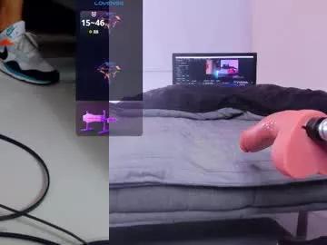Discover our girls online shows and discover the company of countless livestreamers, with stunning shapes, sex toys and more.
