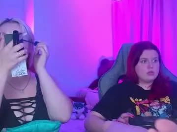 Discover our girls online shows and discover the company of countless livestreamers, with stunning shapes, sex toys and more.