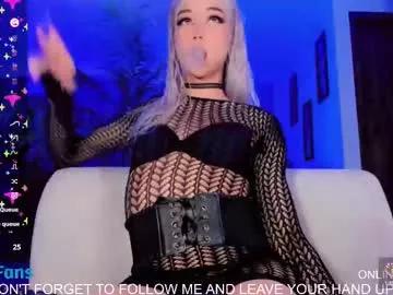 Discover our girls online shows and discover the company of countless livestreamers, with stunning shapes, sex toys and more.