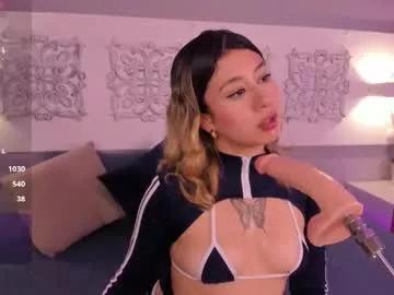 Discover our girls online shows and discover the company of countless livestreamers, with stunning shapes, sex toys and more.