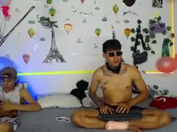 Discover our girls online shows and discover the company of countless livestreamers, with stunning shapes, sex toys and more.