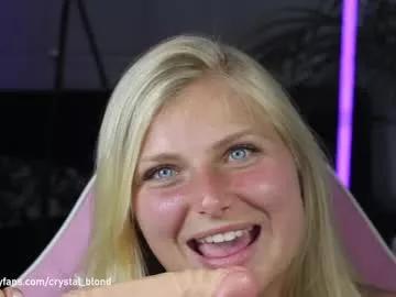 Discover our girls online shows and discover the company of countless livestreamers, with stunning shapes, sex toys and more.