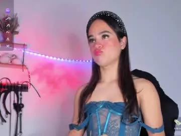 Discover our girls online shows and discover the company of countless livestreamers, with stunning shapes, sex toys and more.