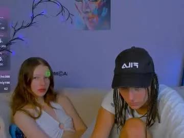 Discover our girls online shows and discover the company of countless livestreamers, with stunning shapes, sex toys and more.