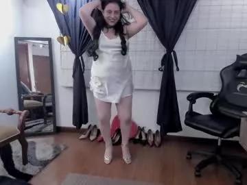 Discover our girls online shows and discover the company of countless livestreamers, with stunning shapes, sex toys and more.