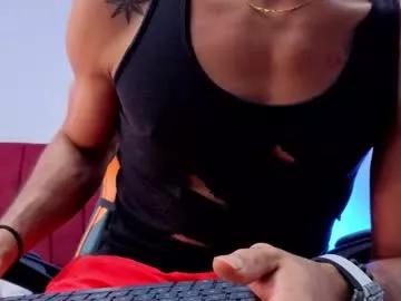 Discover our girls online shows and discover the company of countless livestreamers, with stunning shapes, sex toys and more.