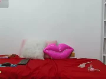 Discover our girls online shows and discover the company of countless livestreamers, with stunning shapes, sex toys and more.
