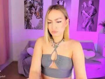 Discover our girls online shows and discover the company of countless livestreamers, with stunning shapes, sex toys and more.