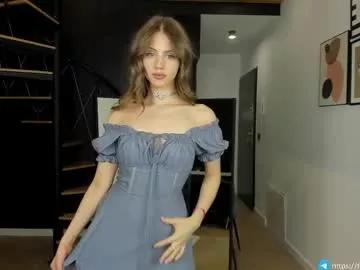 Discover our girls online shows and discover the company of countless livestreamers, with stunning shapes, sex toys and more.