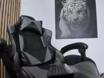 dimitrideluxe from Chaturbate