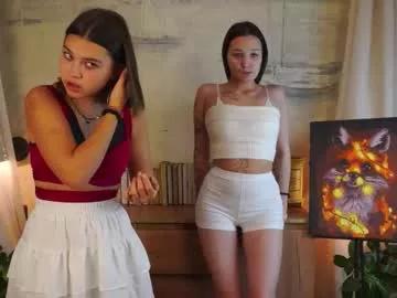 Discover our girls online shows and discover the company of countless livestreamers, with stunning shapes, sex toys and more.