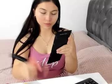 Discover our girls online shows and discover the company of countless livestreamers, with stunning shapes, sex toys and more.