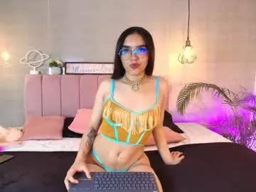 Discover our girls online shows and discover the company of countless livestreamers, with stunning shapes, sex toys and more.