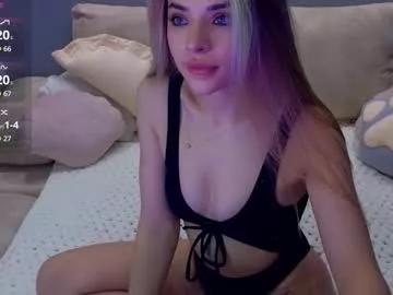 Discover our girls online shows and discover the company of countless livestreamers, with stunning shapes, sex toys and more.
