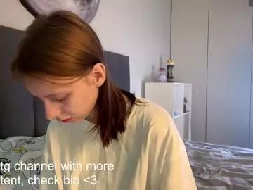ellie_hollow from Chaturbate