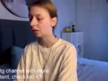 ellie_hollow from Chaturbate