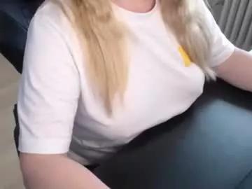 elly_petite from Chaturbate