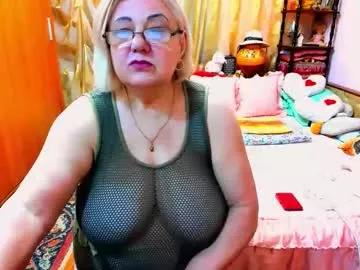 ellyhot53 from Chaturbate