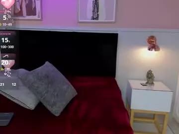 Discover our girls online shows and discover the company of countless livestreamers, with stunning shapes, sex toys and more.
