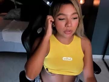 Discover our girls online shows and discover the company of countless livestreamers, with stunning shapes, sex toys and more.