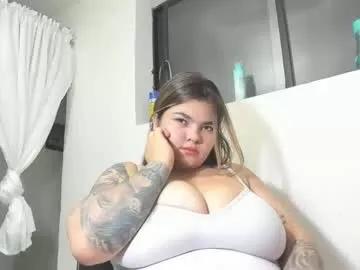 Discover our girls online shows and discover the company of countless livestreamers, with stunning shapes, sex toys and more.