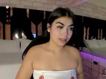 Discover our girls online shows and discover the company of countless livestreamers, with stunning shapes, sex toys and more.