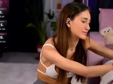 Discover our girls online shows and discover the company of countless livestreamers, with stunning shapes, sex toys and more.