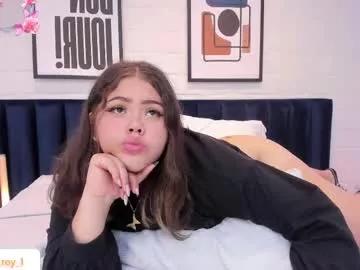 Discover our girls online shows and discover the company of countless livestreamers, with stunning shapes, sex toys and more.