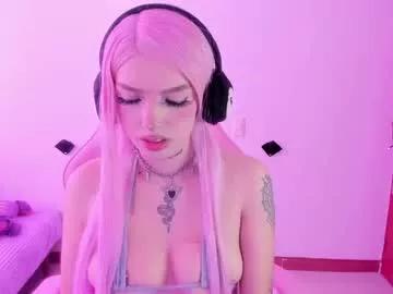Discover our girls online shows and discover the company of countless livestreamers, with stunning shapes, sex toys and more.