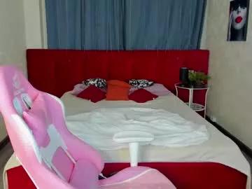 Discover our girls online shows and discover the company of countless livestreamers, with stunning shapes, sex toys and more.