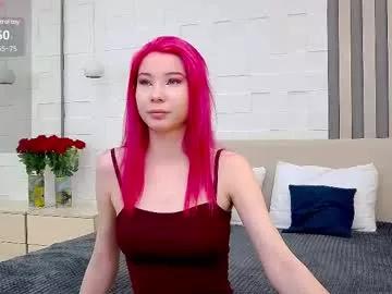 Discover our girls online shows and discover the company of countless livestreamers, with stunning shapes, sex toys and more.