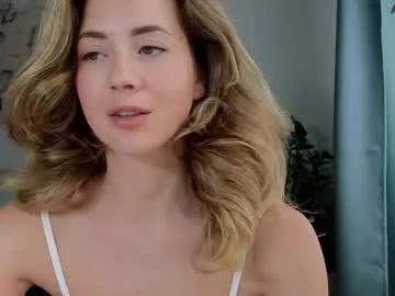 emmi_rosee from Chaturbate