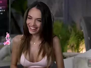 Discover our girls online shows and discover the company of countless livestreamers, with stunning shapes, sex toys and more.