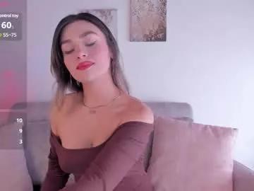 Discover our girls online shows and discover the company of countless livestreamers, with stunning shapes, sex toys and more.