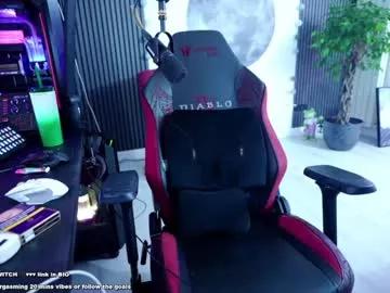 evelyne92 from Chaturbate