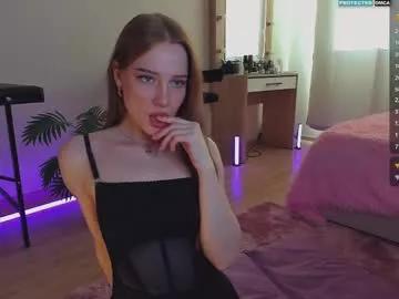 eviesapphire from Chaturbate