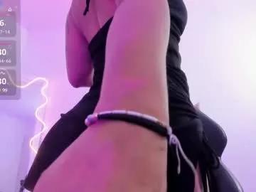 Discover our girls online shows and discover the company of countless livestreamers, with stunning shapes, sex toys and more.