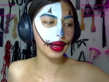 Discover our girls online shows and discover the company of countless livestreamers, with stunning shapes, sex toys and more.