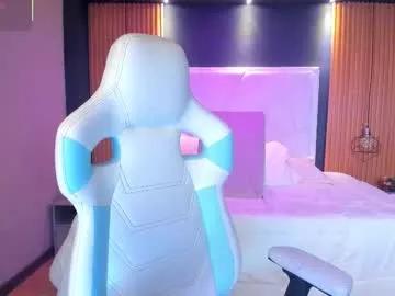 Discover our girls online shows and discover the company of countless livestreamers, with stunning shapes, sex toys and more.