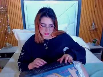 Discover our girls online shows and discover the company of countless livestreamers, with stunning shapes, sex toys and more.