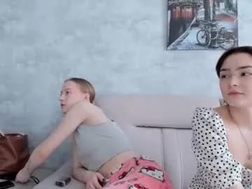 Discover our girls online shows and discover the company of countless livestreamers, with stunning shapes, sex toys and more.