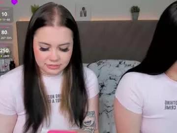 Discover our girls online shows and discover the company of countless livestreamers, with stunning shapes, sex toys and more.
