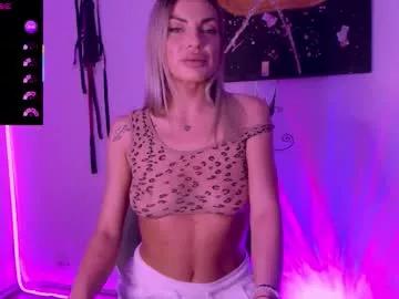 Discover our girls online shows and discover the company of countless livestreamers, with stunning shapes, sex toys and more.