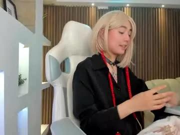 Discover our girls online shows and discover the company of countless livestreamers, with stunning shapes, sex toys and more.
