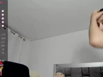 Discover our girls online shows and discover the company of countless livestreamers, with stunning shapes, sex toys and more.