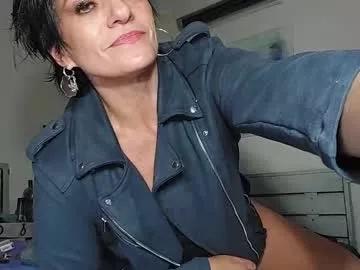 hellocleo40 from Chaturbate