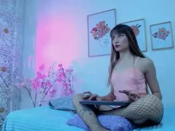 Discover our girls online shows and discover the company of countless livestreamers, with stunning shapes, sex toys and more.