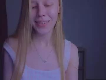 hihi_im_chloe from Chaturbate