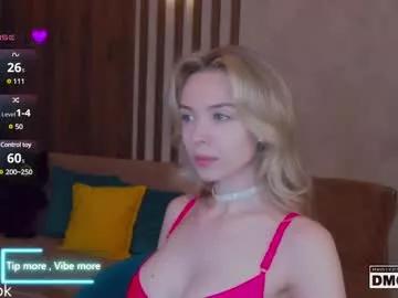 holl1would from Chaturbate